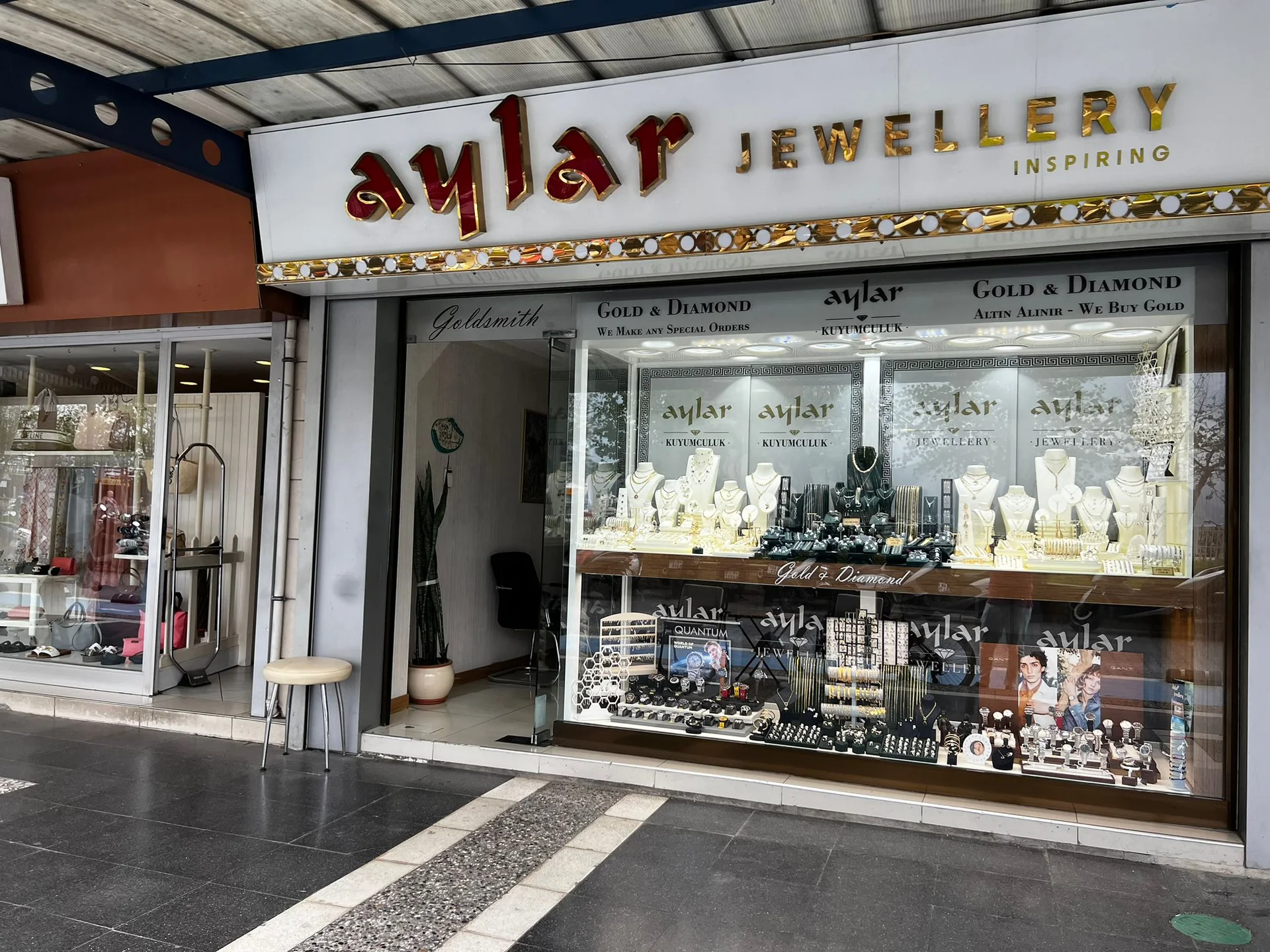 Aylar Kuyumculuk mağaza cephesi